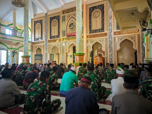 Serda Abdul Rasyid, Personel Satgas TMMD Ke-129 Kodim 1404/Pinrang, Sampaikan Khutbah Jumat di Masjid Ar-Rahman Desa Tanratuo