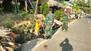 Danramil 1419-03/Baraka Letda Inf Tamsir Bersama Babinsa dan Warga Gelar Karya Bhakti Bersihkan Drainase Cegah DBD