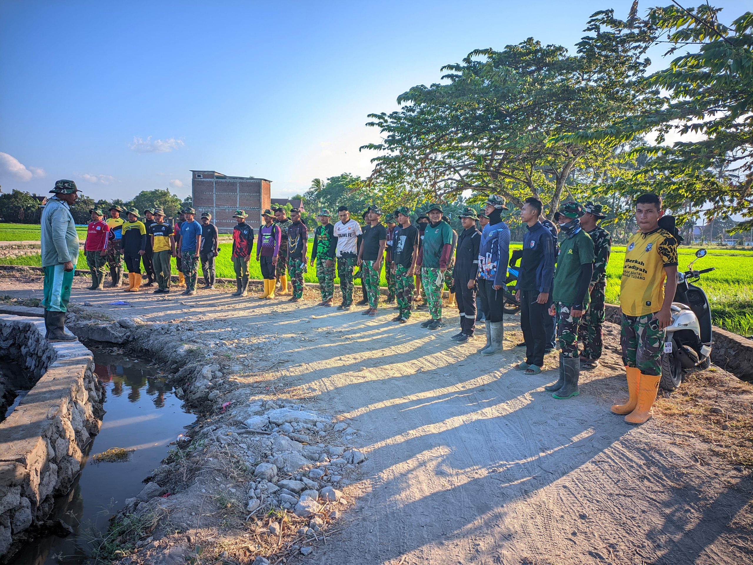 Satgas TMMD Ke-129 Kodim 1404/Pinrang, Komandan SSK Pimpin Apel Pagi Sebelum Pelaksanaan kegiatan, ini amanahnya.