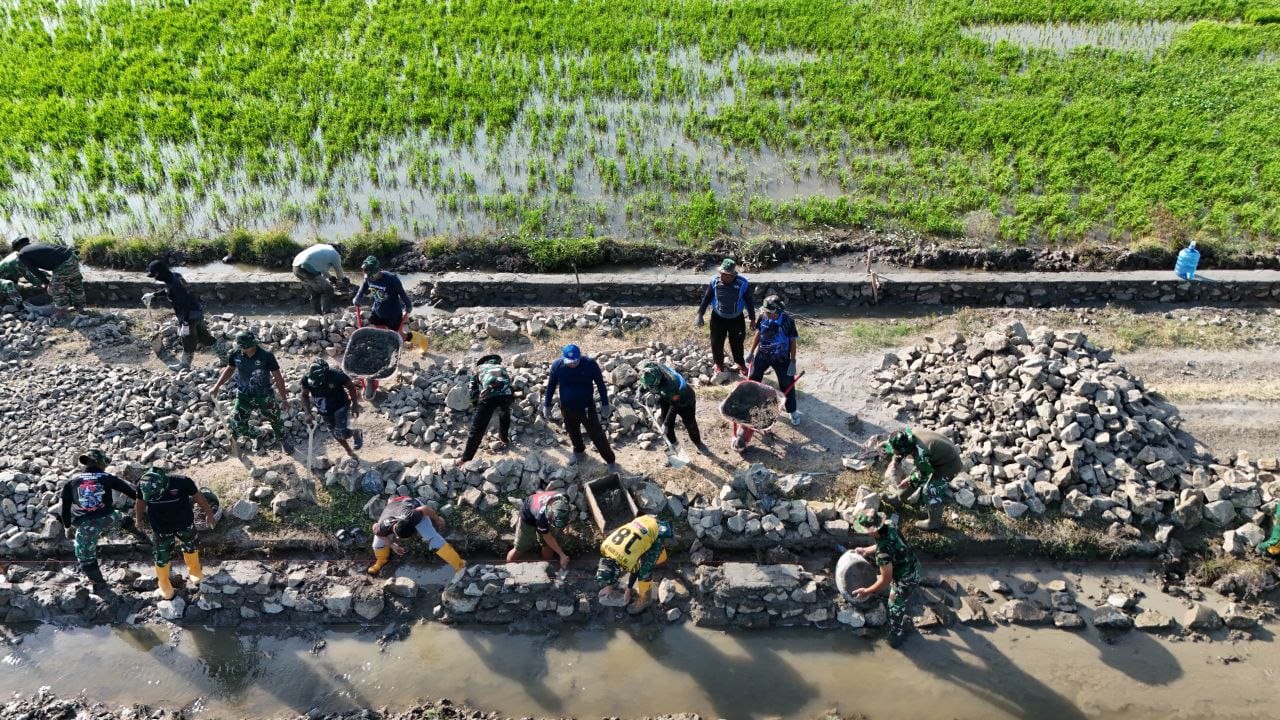 Pekerjaan Pembangunan Jalan Tani TMMD Ke-129 Kodim 1404/Pinrang,Terus Optimalkan berbagai alat Berat Dan Kendaraan Material Di Kerahkan.