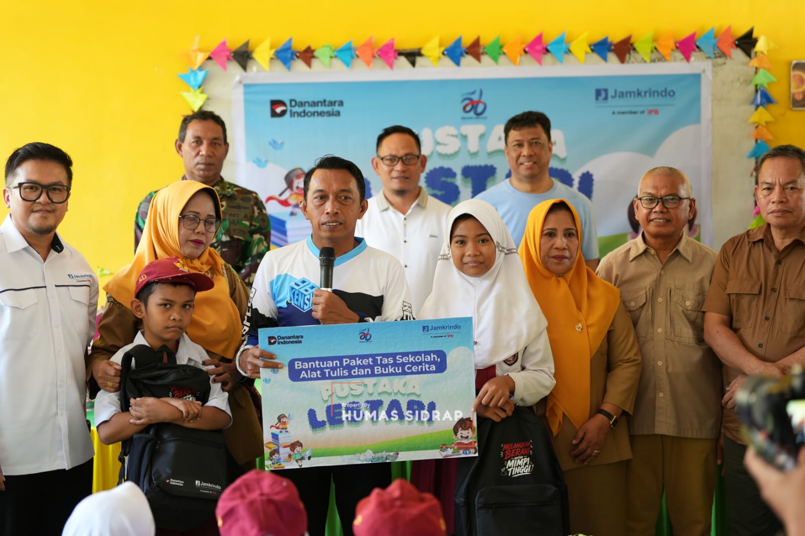 Belajar Makin Semangat, Siswa SD Negeri 4 Wanio Dapat Dukungan dari Jamkrindo
