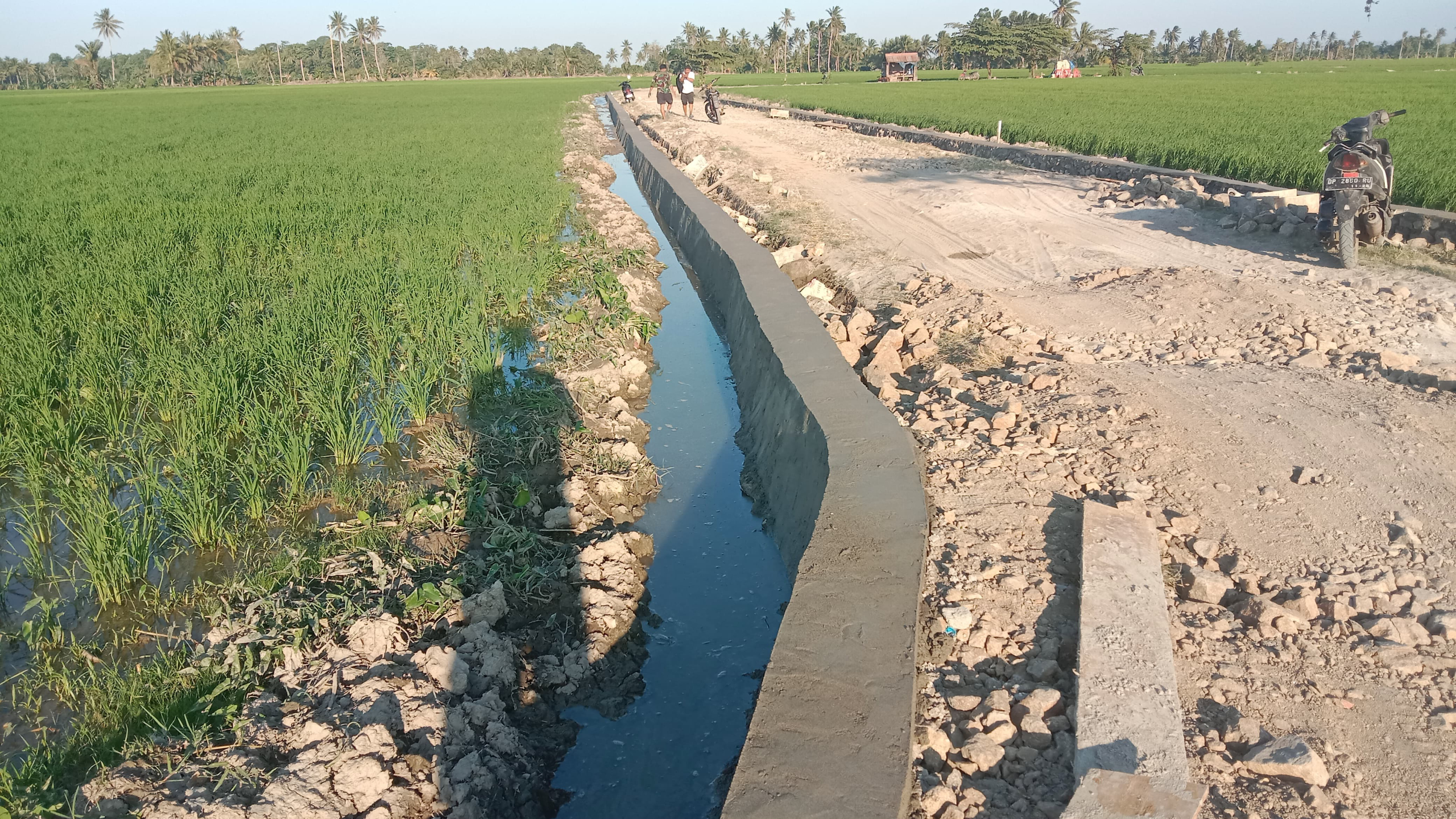 Pembuatan Talud Jalan Tani Sepanjang 3.136 Meter Satgas TMMD Ke-129 Kodim 1404/Pinrang Capai 45 Persen
