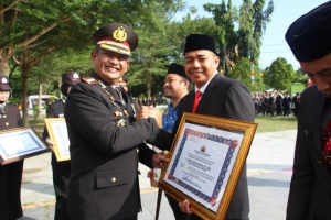 Kapolres Enrekang Berikan Penghargaan kepada Kadis Pertanian atas Dukungan Program Ketahanan Pangan