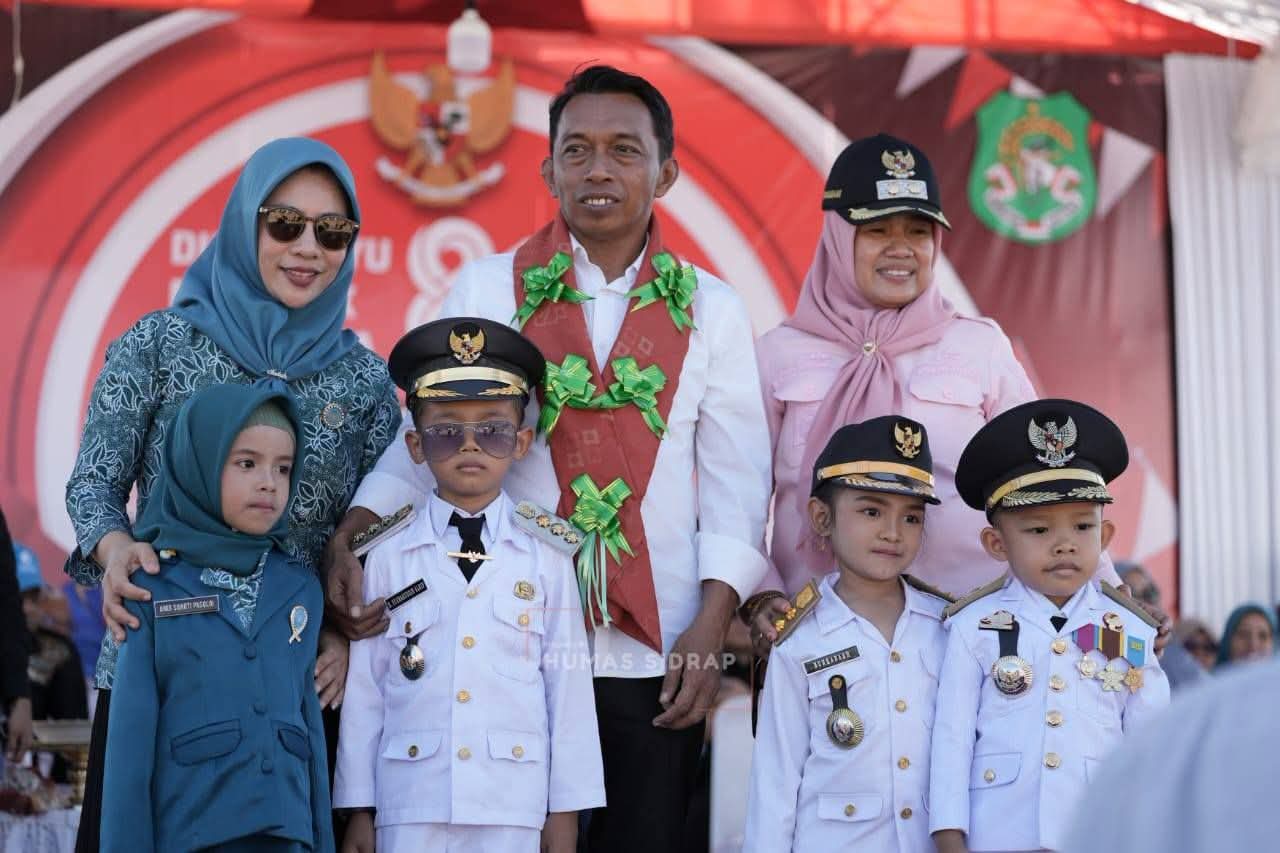 Dari Tempat Sampah Jadi Ikon Jalan Bersih, Bupati Sidrap Buka Karnaval Meriah di Tellu Limpoe