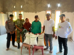 Babinsa Koramil 1419-02/Enrekang Hadiri Penyaluran Bantuan BPNT di Desa Pundi Lemo