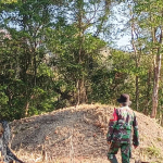 Babinsa Bersama Polhut, BPBD dan Masyarakat Padamkan Karhutla di Hutan Lindung Gunung Pandan Nyarang