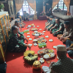 Warga Tanratuo Undang Santap siang  Satgas TMMD Ke-129 Kodim 1404/Pinrang Ini Bukti Kemanunggalan TNI Bersama Rakyat.