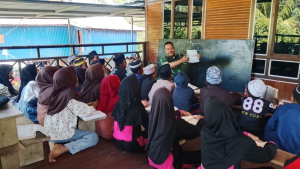 TMMD Ke-129, Satgas Kodim 1404/Pinrang Ajarkan Baca Tulis Al-Qur’an kepada Anak-Anak Desa Tanratuo