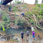 Danramil 1419-02/Maiwa Pimpin Karya Bakti Bersihkan Area Jembatan Perintis Garuda