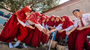 Sumur Bor TMMD Ke-129 Tuntas, Senyum Bahagia Hiasi Wajah Siswa SDN 245 Pinrang