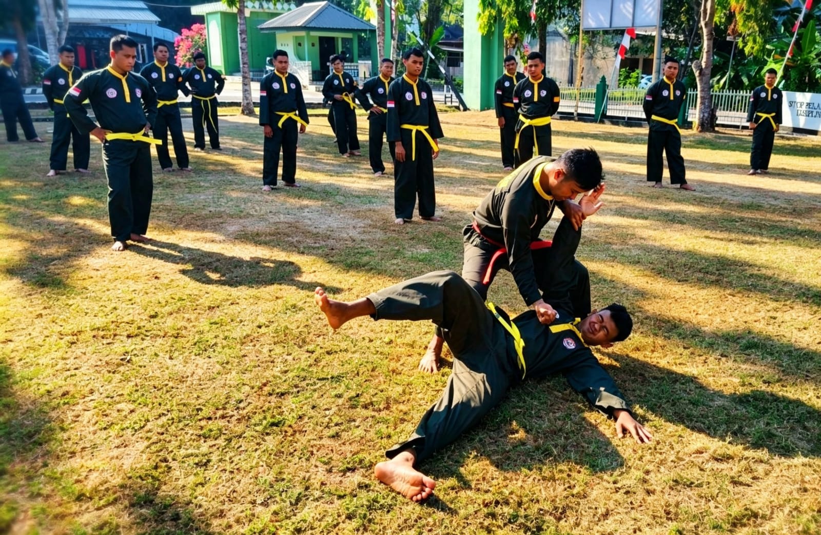 Personel Kodim 1419/Enrekang Tingkatkan Kemampuan Bela Diri Melalui Latihan Pencak Silat Militer