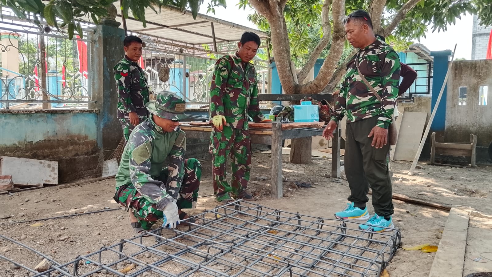 Pembangunan Infrastruktur, Satgas TMMD Ke-129 Kodim 1404/Pinrang Perkuat Besi Dekker di Desa Tanratuo