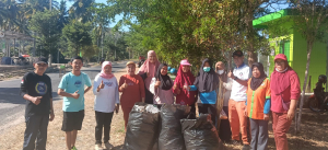 Peduli Lingkungan, Komunitas Peduli Lingkungan Bersama Himpunan Insan Pers (Hipsi ) Enrekang  Bersih-Bersih Sampah di Lokasi  Destinasi Wisata SWISS.