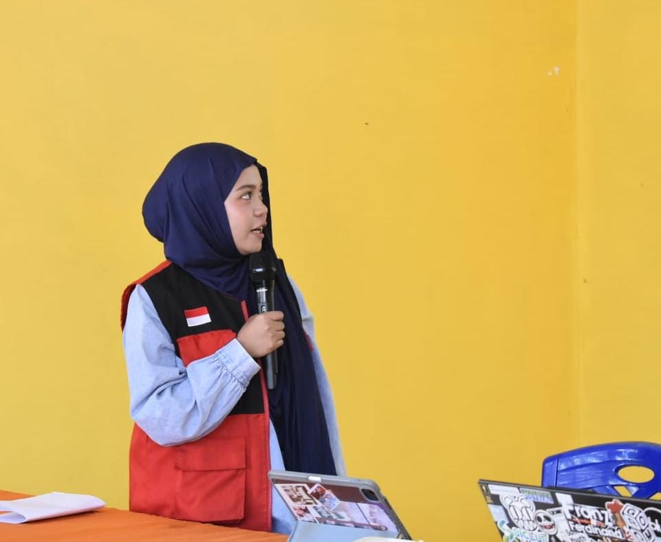 Aldhita Cutpratami Syamrun, Mahasiswi KKN T 116 Unhas Gelar Sosialisasi dan Pengenalan TEBA Modern kepada Masyarakat.