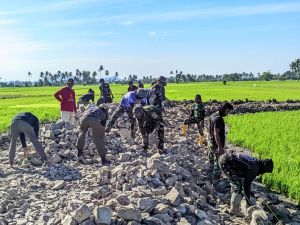 Dibawah Terik Matahari, Satgas TMMD Ke-129 Kodim 1404/Pinrang Lebih Giat  Tuntaskan Sasaran di Hari Ke-25