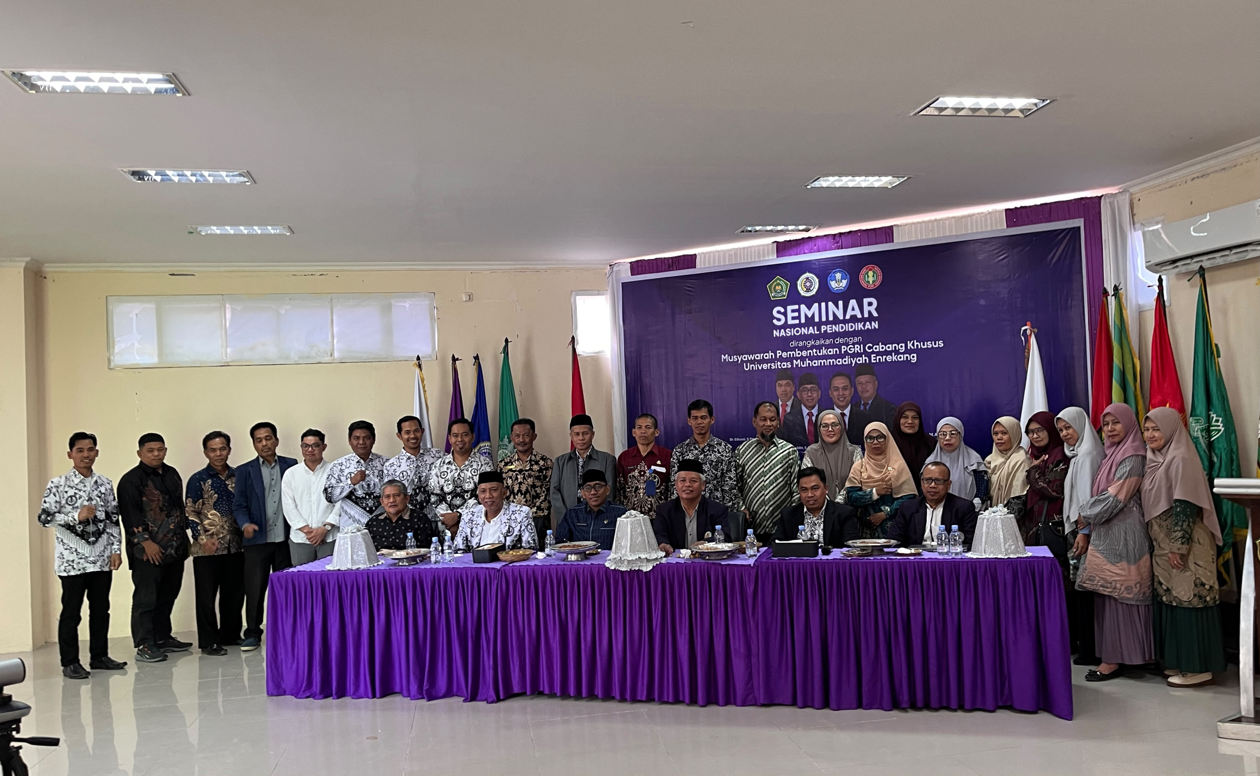 UNIMEN Gelar Seminar Nasional, Dirangkaikan dengan Pembetukan PGRI Cabang Khusus.
