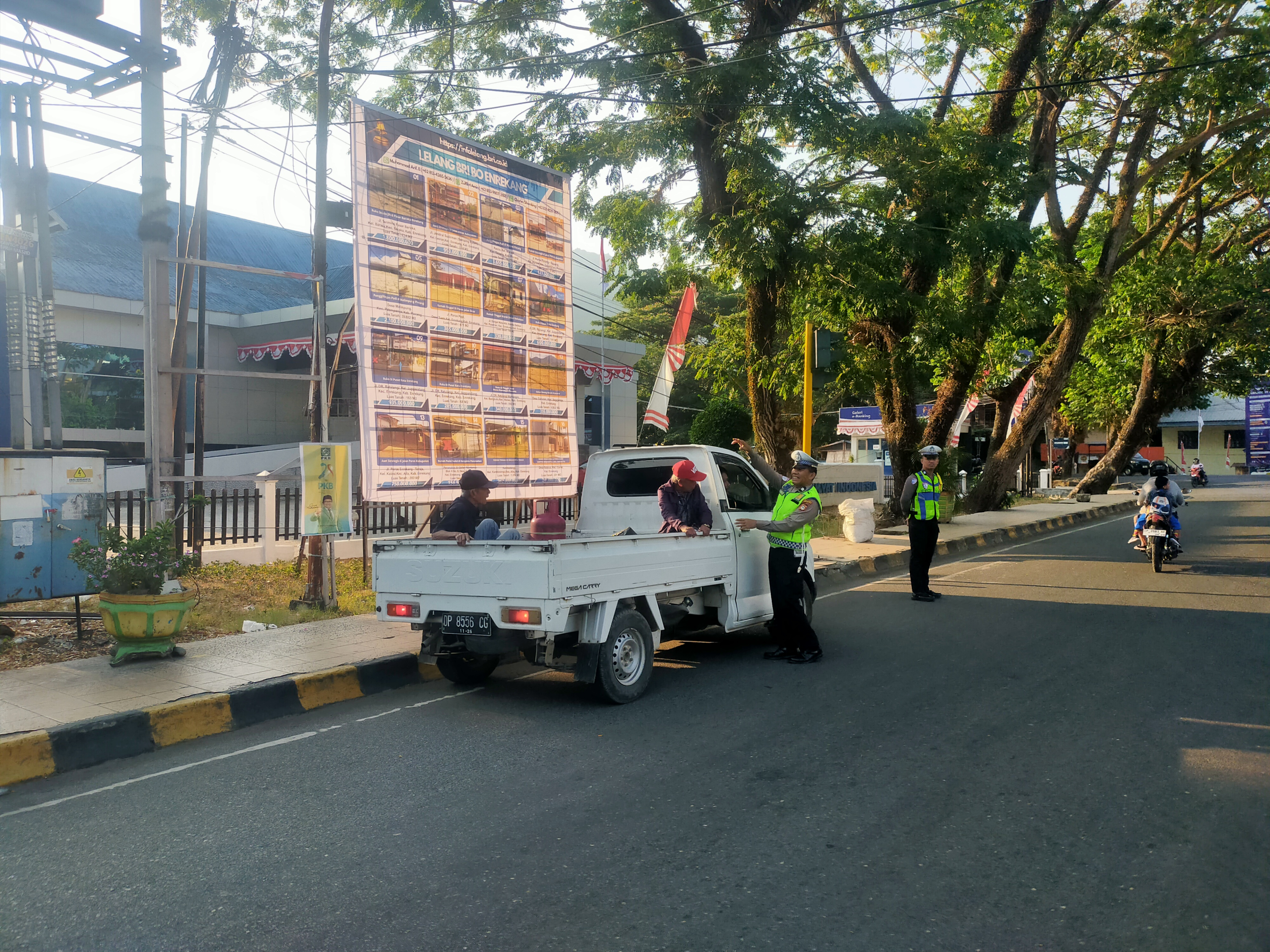 Bentuk Pelayanan Polri Kepada Masyarakat Sat Lantas Polres Enrekang Gelar Rutin Pengaturan Lalu Lintas Di Saat Pagi Hari