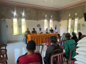Babinsa Koramil 1419-02/Enrekang Hadiri Penyaluran Bantuan BPNT di Desa Pundi Lemo