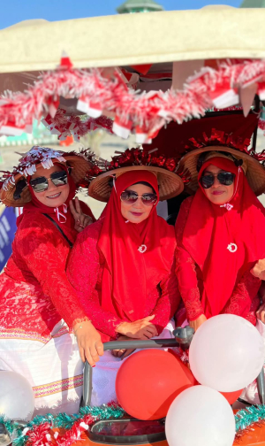 Bu Tani Ikut Meriahkan Karnaval Alsintan HUT RI ke-81 Sidrap.