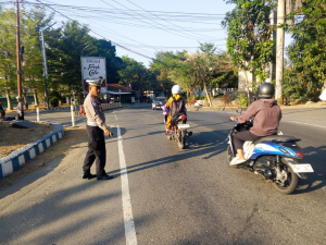 Berikan Pelayanan Prima, Satlantas Polres Enrekang Laksanakan Pengaturan Pagi Dititik Rawan Macet dan Kecelakaan