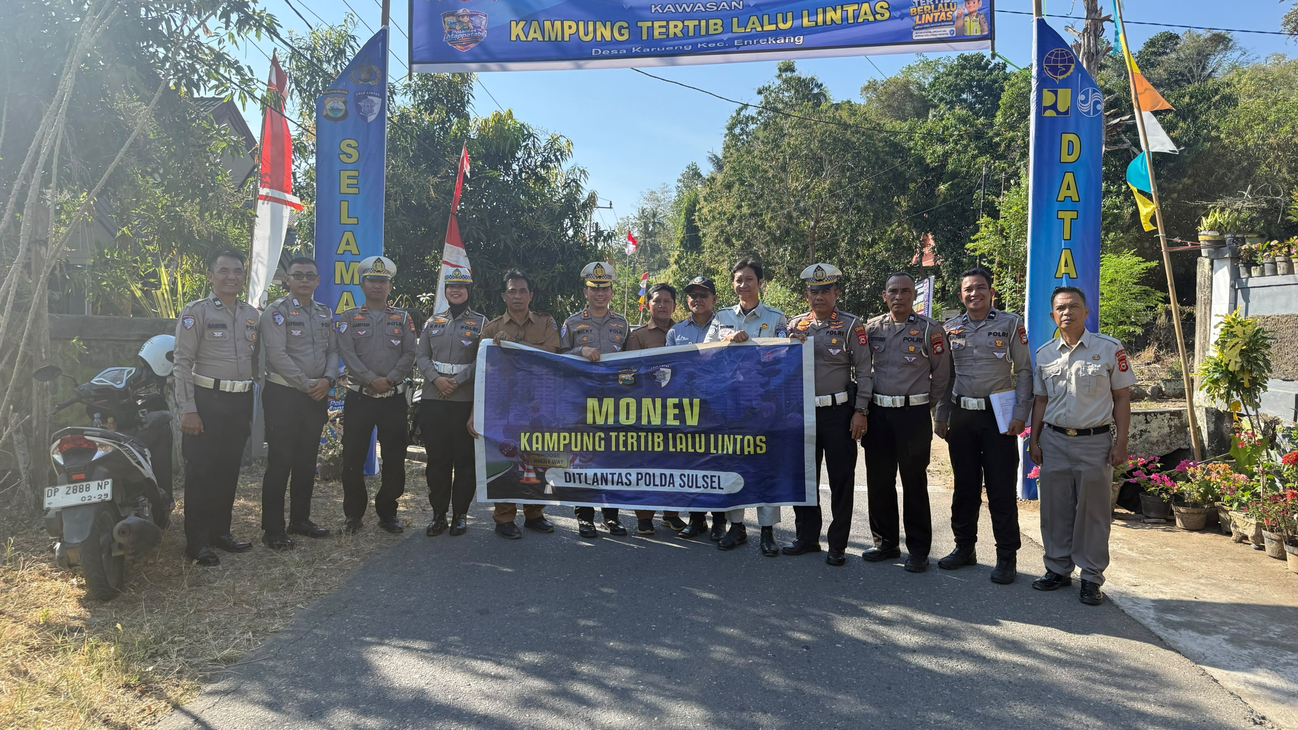 MONITORING DAN EVALUASI KAMPUNG TERTIB LALU LINTAS OLEH TIM DIREKTORAT LALU LINTAS POLDA SULSEL Di ENREKANG.