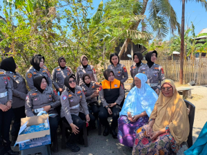 Polwan Polres Pinrang Gelar Baksos dan Trauma Healing untuk Korban Kebakaran di Desa Langnga