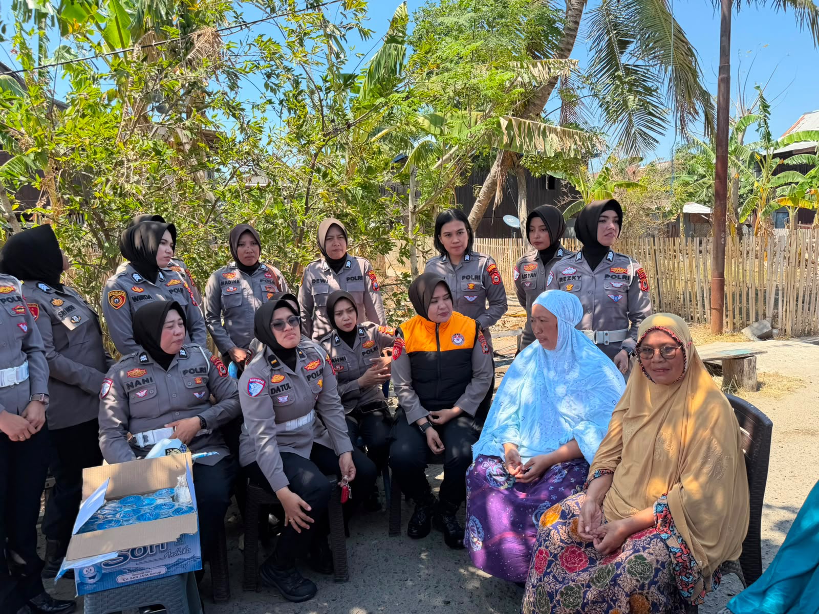 Polwan Polres Pinrang Gelar Baksos dan Trauma Healing untuk Korban Kebakaran di Desa Langnga