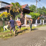 Tiga Pilar Desa Kaliang Bersinergi Bersama Warga, Gotong Royong Bersihkan Kantor Desa