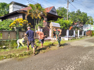 Tiga Pilar Desa Kaliang Bersinergi Bersama Warga, Gotong Royong Bersihkan Kantor Desa