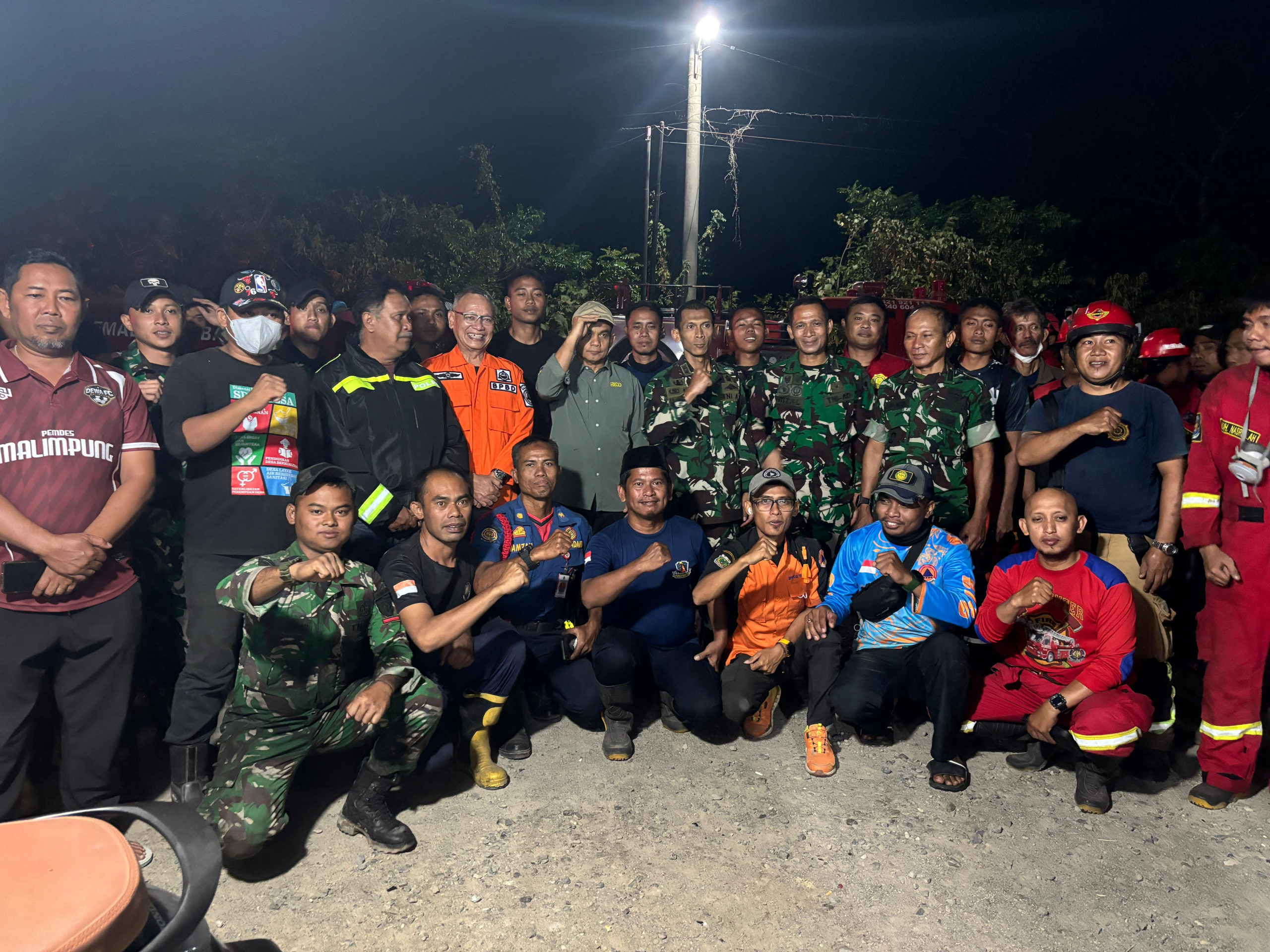 Dandim 1404/Pinrang Pimpin Pemadaman, TNI-Polri dan Damkar Berjibaku Jinakkan Api di Patampanua