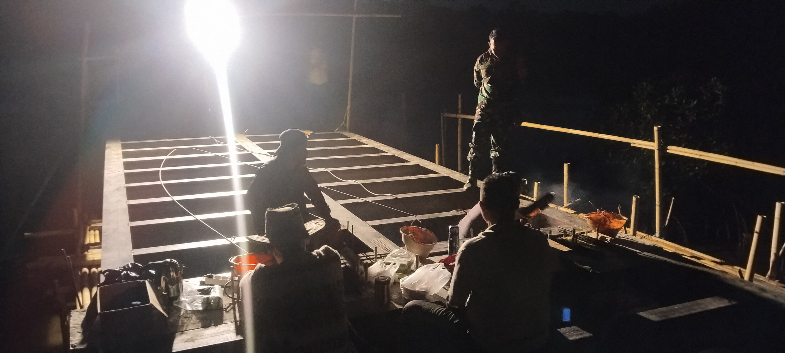 Gaspol! Pengerjaan Jembatan Beton di Suppa Dikebut, Pengelasan Dilakukan Malam Hari