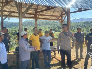 Kapolres Enrekang Tinjau Lahan Tanaman Jagung di Bumi Perkemahan Desa Karrang