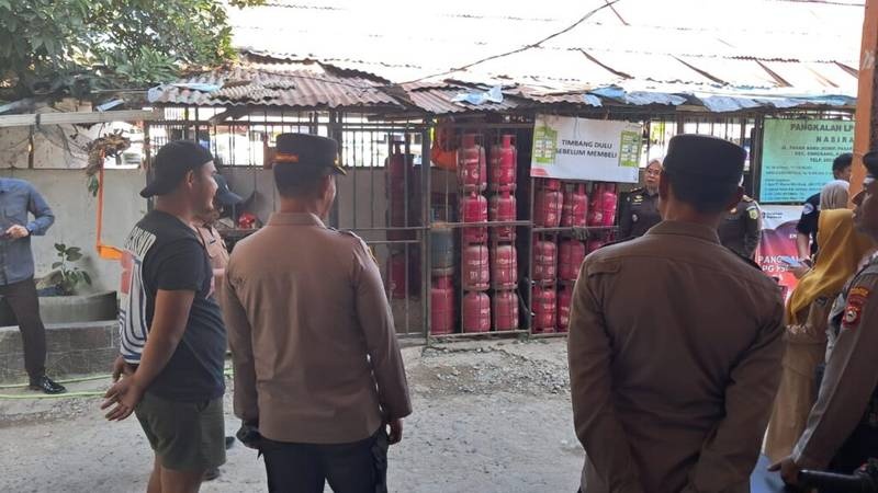 POLRES ENREKANG BERSAMA PEMKAB LAKUKAN SIDAK PANGKALAN DAN AGEN LPG 3 KG, PASTIKAN KETERSEDIAAN DAN STABILITAS HARGA