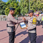 Kapolres Enrekang Berikan Penghargaan kepada Bhabinkamtibmas yang Aktif Tangani Karhutla
