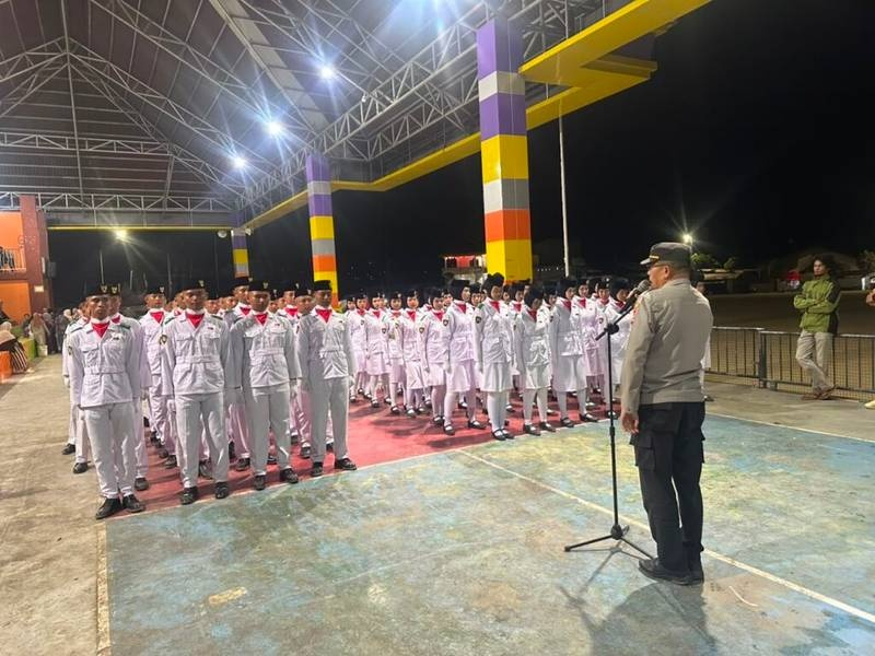 Kapolsek Alla Berikan Arahan dan Motivasi kepada Paskibra Kecamatan Alla Jelang HUT RI Ke-81