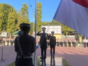 Sambut HUT RI ke-81, Polres Enrekang Laksanakan Upacara Pengibaran Bendera