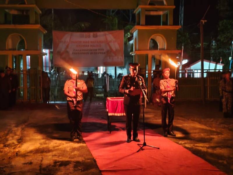 Kapolres Enrekang Pimpin Apel Kehormatan dan Renungan Suci di TMP Massenrempulu