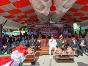 Sambut HUT RI ke 81, Kapolsek Baraka Hadiri Upacara Pengibaran Bendera Merah Putih