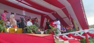 Kapolsek Alla Pimpin Upacara Penurunan Bendera HUT ke-81 RI Tingkat Kecamatan Baroko Berlangsung Khidmat