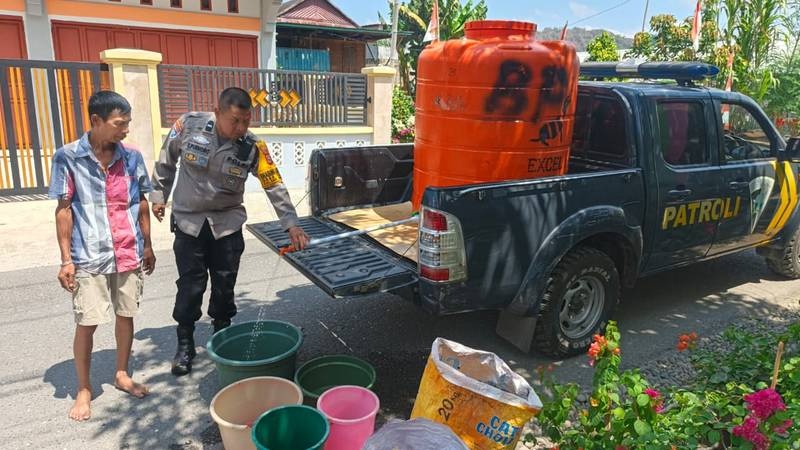 Enrekang hadir berikan bantuan air ke masyarakat dalam musim kemarau berkepanjangan