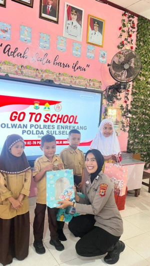 Polwan Goes To School dalam Rangka Hari Jadi Polwan ke-78