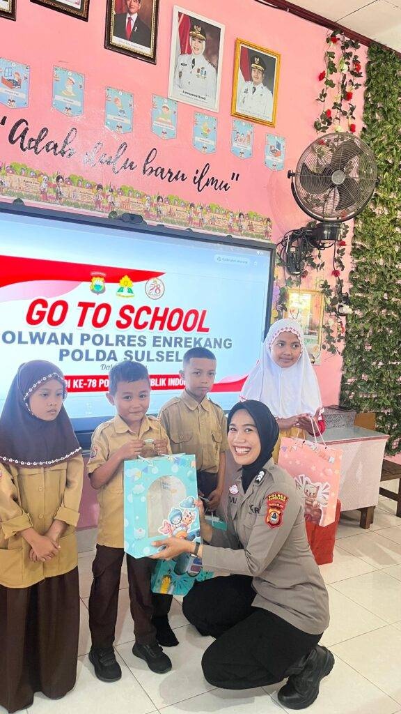 Polwan Goes To School dalam Rangka Hari Jadi Polwan ke-78