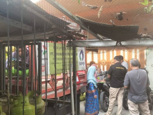 Unit Reskrim dan Unit Intelkam Polsek Enrekang Geruduk Pangkalan Gas, Antisipasi Kelangkaan Gas LPG