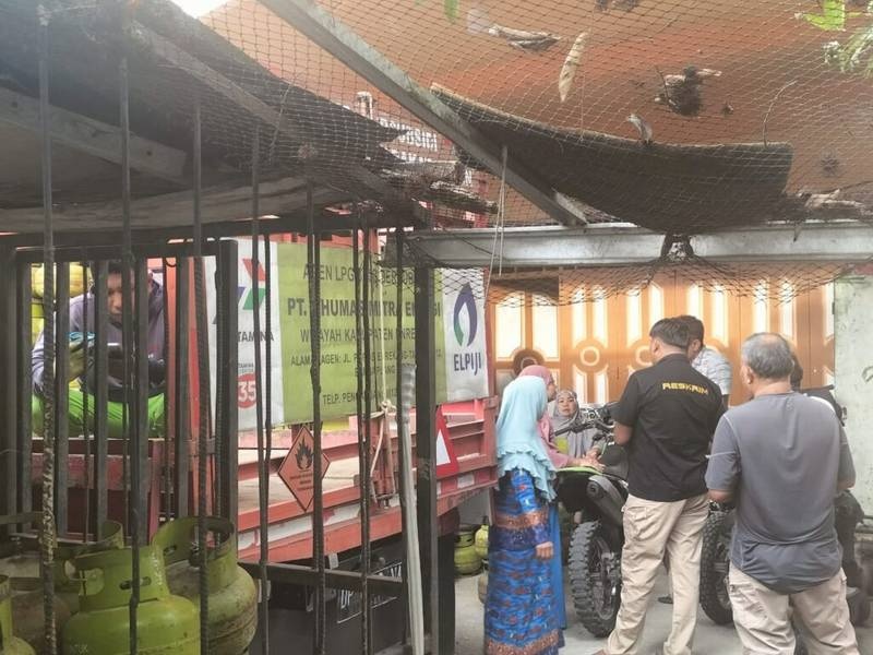 Unit Reskrim dan Unit Intelkam Polsek Enrekang Geruduk Pangkalan Gas, Antisipasi Kelangkaan Gas LPG