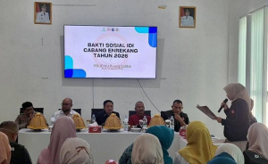 IDI Cabang Enrekang Gelar Bakti Sosial di RSUD Hj. Puang Sabbe, Kapolsek Anggeraja Turut Hadir Dampingi Warga