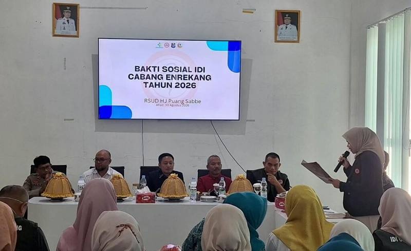 IDI Cabang Enrekang Gelar Bakti Sosial di RSUD Hj. Puang Sabbe, Kapolsek Anggeraja Turut Hadir Dampingi Warga