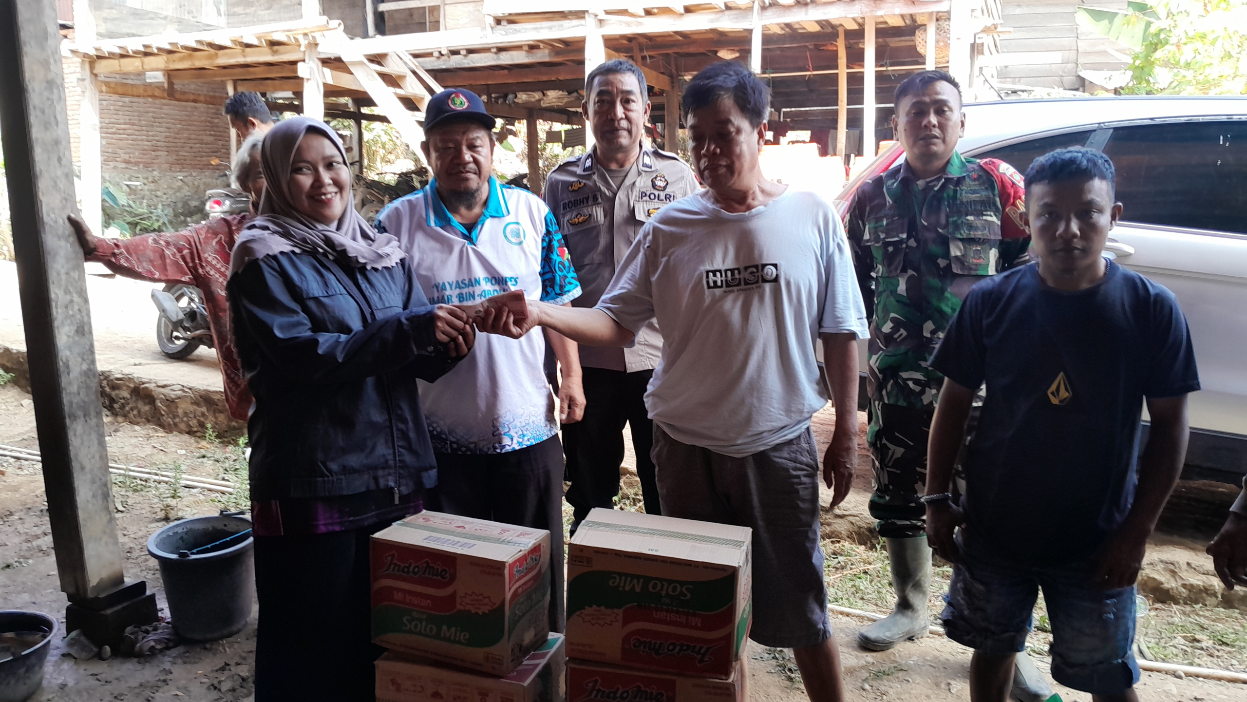KARAMA Anggota DPRD  Enrekang Salurkan Bantuan untuk Korban Kebakaran Di Desa Tangru.