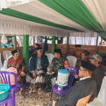 BABINSA KARUENG IMBAU WARGA CEGAH KARHUTLA SAAT KOMSOS DI ACARA PERNIKAHAN