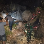 BABINSA BERSAMA WARGA BERJIBAKU PADAMKAN KARHUTLA DI KAWASAN HUTAN LINDUNG LEWAJA