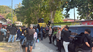 Kasat lantas  Polres Enrekang Melaksanakan Pengamanan Dan Pengaturan Lalulintas Aksi Unjuk Rasa.